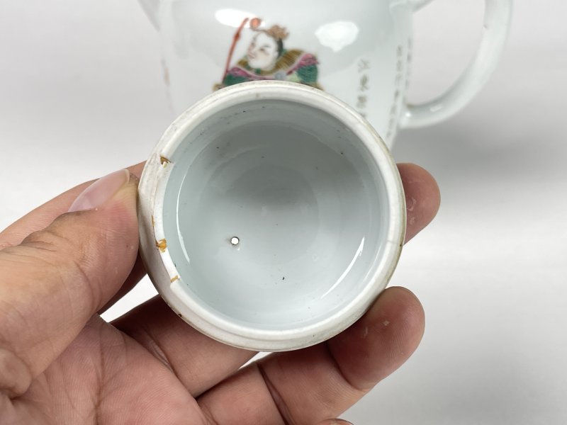 清道光 粉彩无双谱人物纹茶壶 - 图5