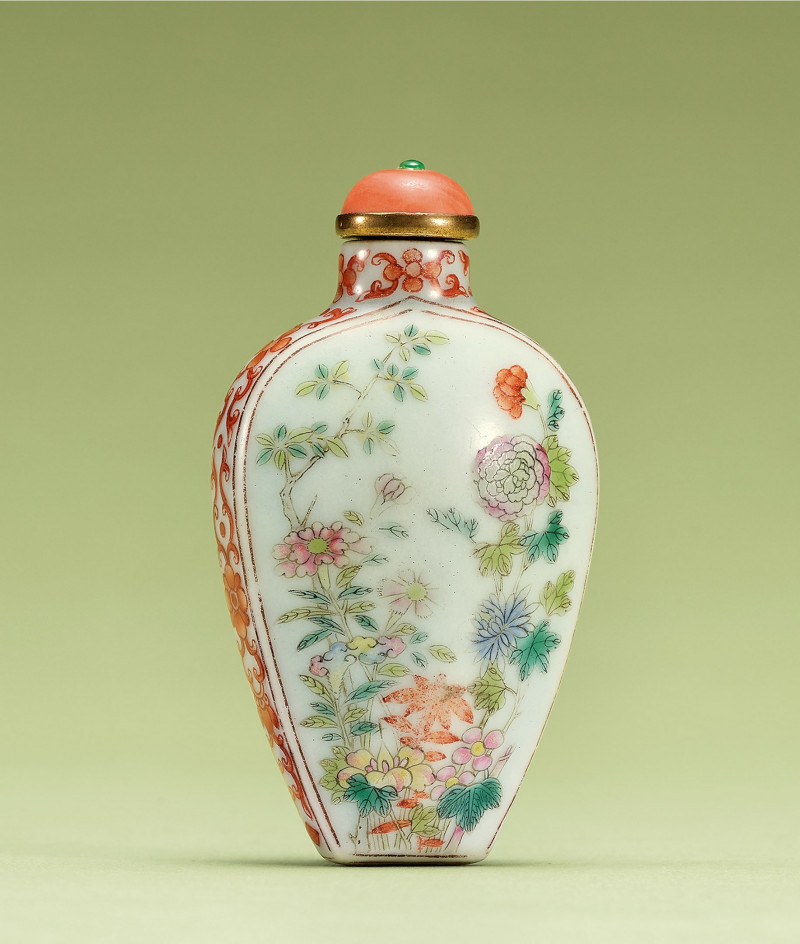 清嘉慶  粉彩花開錦繡圖鼻煙壺