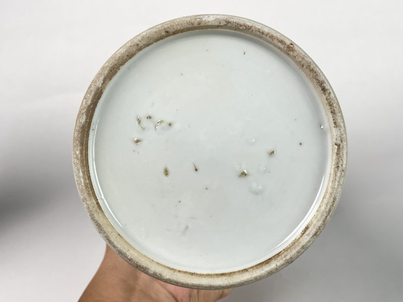 清晚期 汪章款浅降彩人物诗文帽筒一对 - 图8