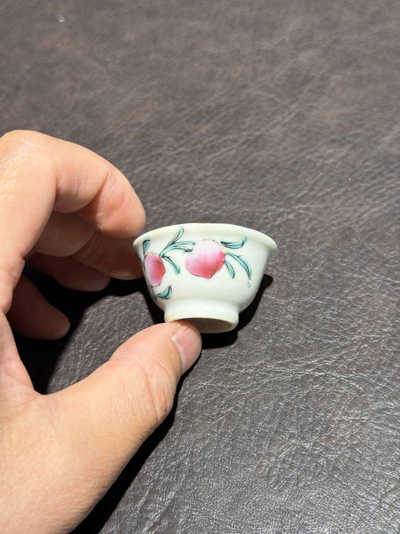 清 粉彩三桃牛眼杯 - 图3
