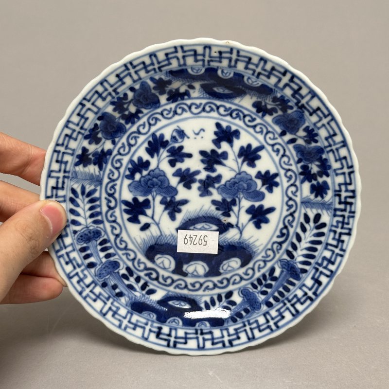 清晚期 青花洞石花卉纹碟一对 - 图2