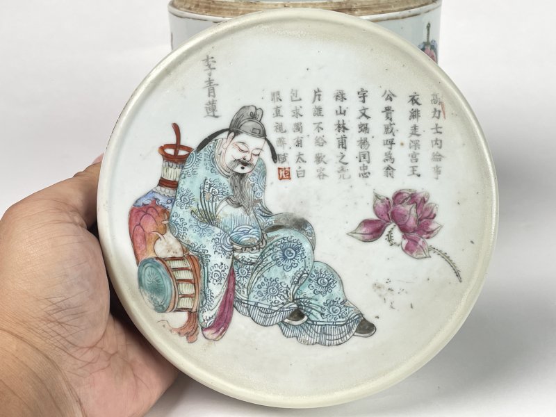 清道光 粉彩无双谱大盖罐 - 图3