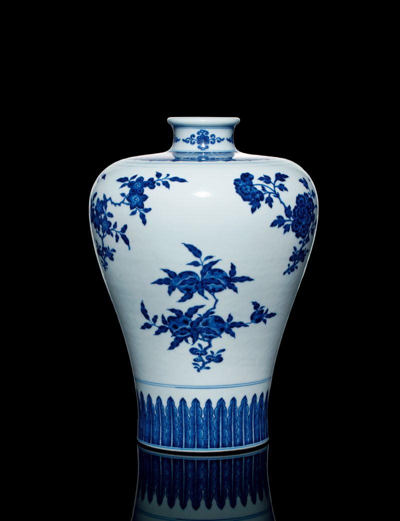 清乾隆 青花折枝花果纹梅瓶 - 图3