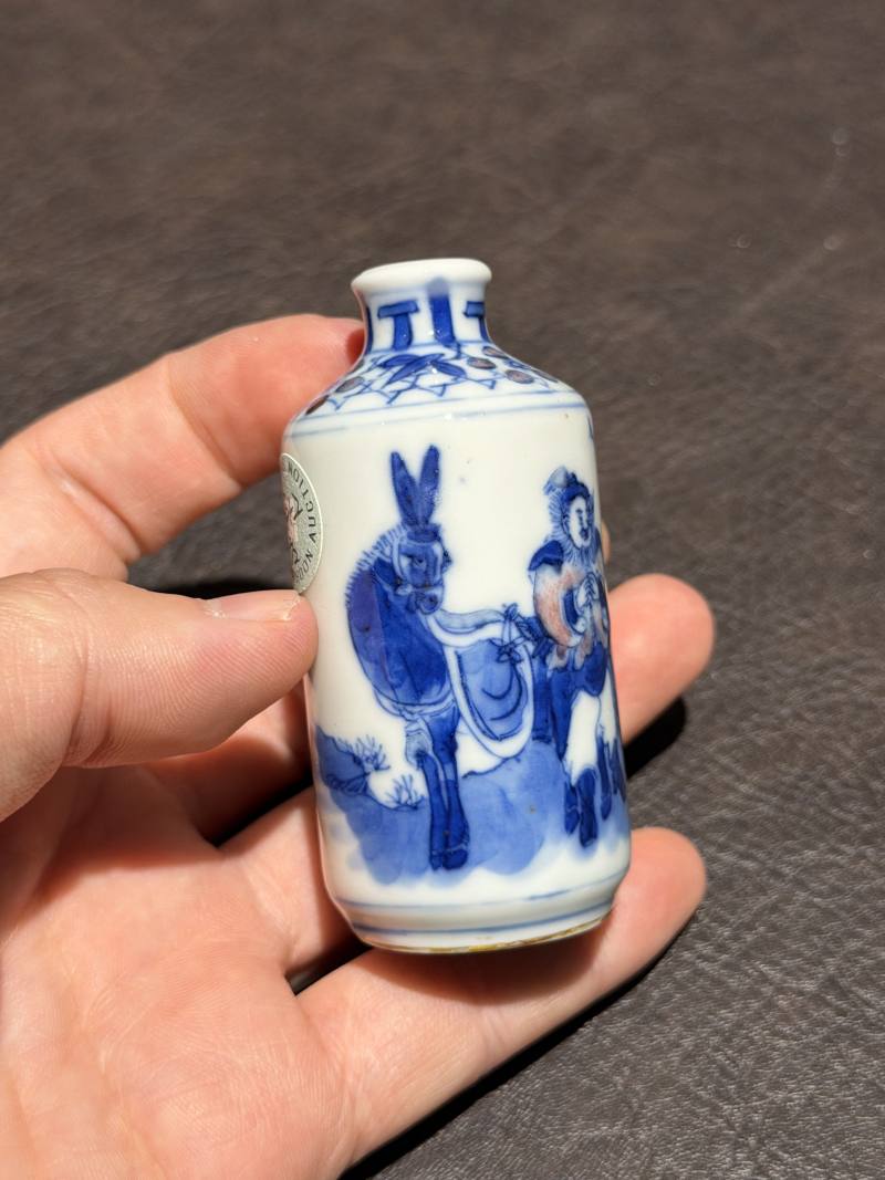 清 青花釉里红人物图鼻烟壶一对 - 图17