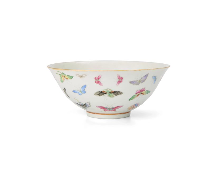 清光緒 粉彩「百蝶」紋碗一對連錦盒 | A pair of fine Chinese famille rose 'butterfly' bowls - 图4