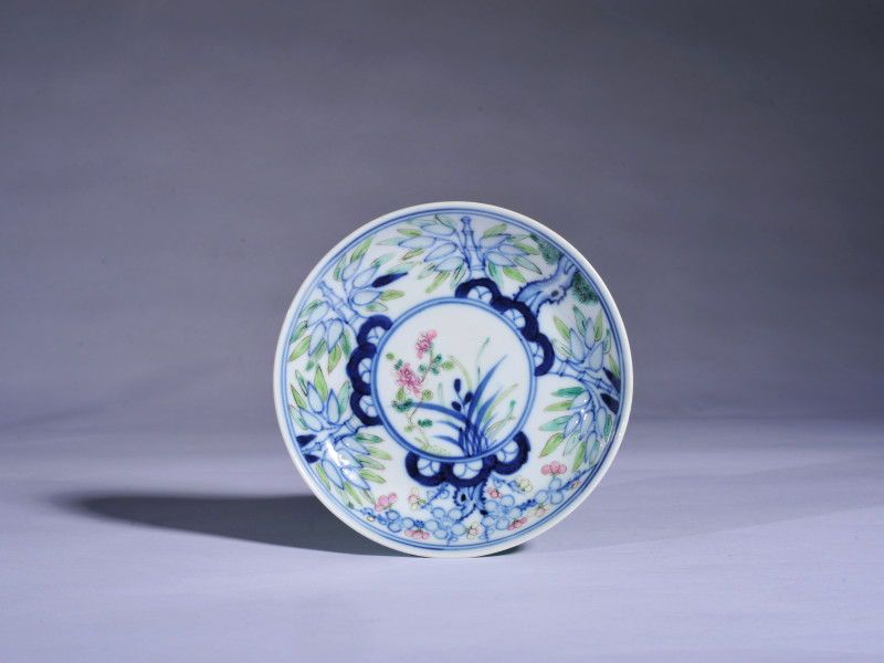 清 玲珑瓷斗彩花卉纹盘 - 图1