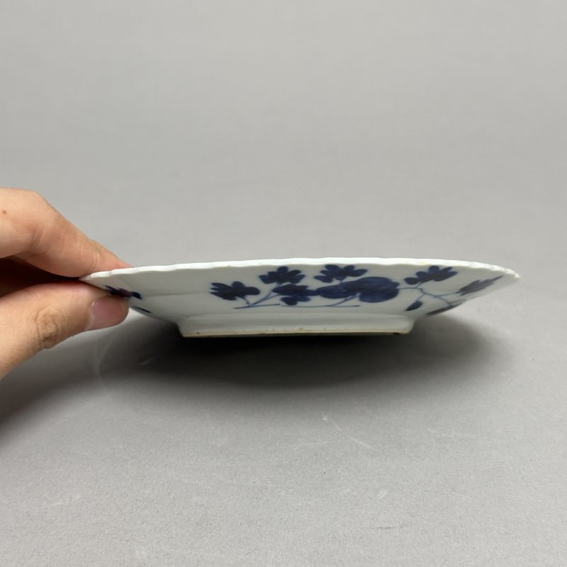清晚期 青花洞石花卉纹碟一对 - 图3