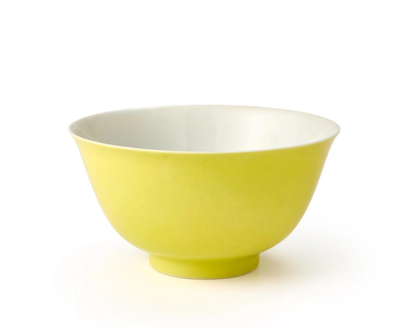 清雍正 檸檬黃釉碗，青花楷書「大清雍正年製」款 | A Chinese lemon yellow-glazed bowl - 图1