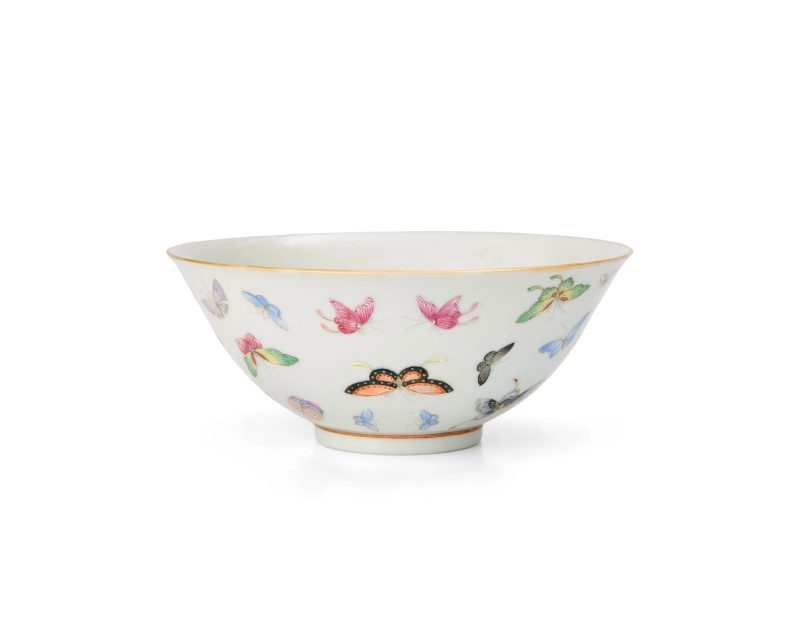 清光緒 粉彩「百蝶」紋碗一對連錦盒 | A pair of fine Chinese famille rose 'butterfly' bowls - 图5