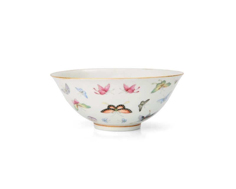 清光緒 粉彩「百蝶」紋碗一對連錦盒 | A pair of fine Chinese famille rose 'butterfly' bowls - 图6
