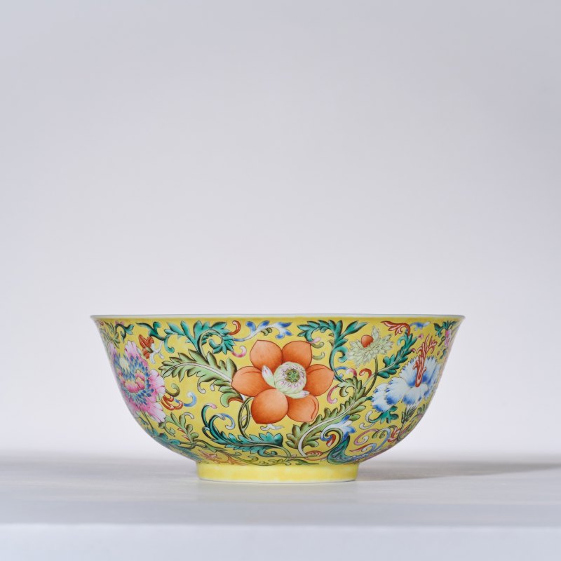 清道光 黄地洋彩缠枝花卉纹碗 - 图5