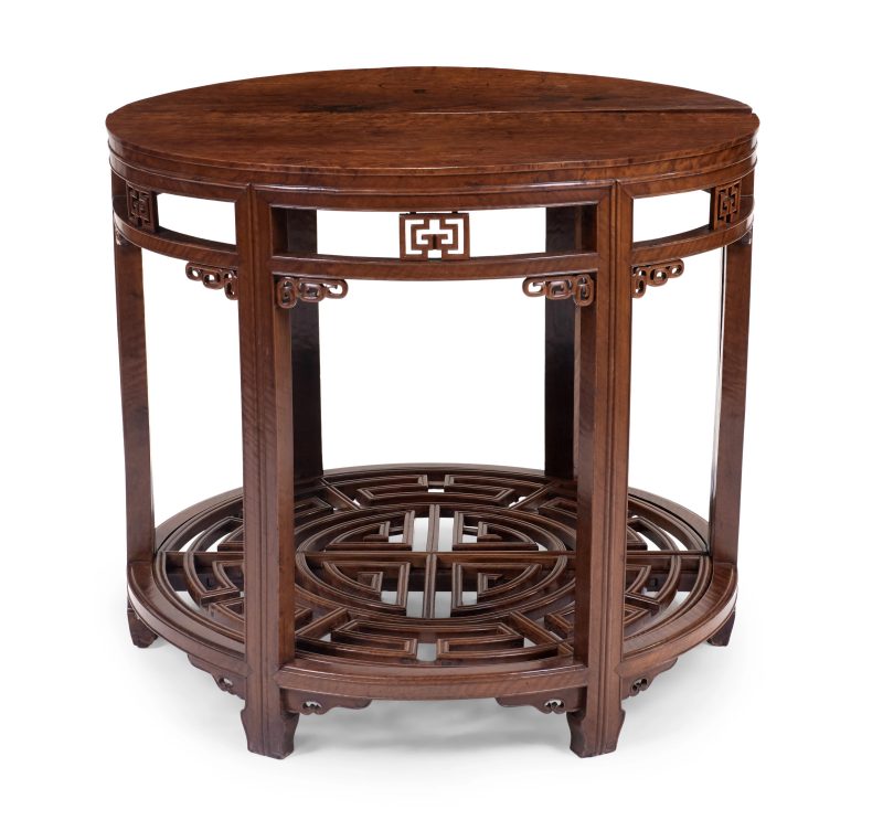 清十八/十九世紀 虎斑木雕拐子紋月牙桌一對 | A pair of Chinese ‘tiger wood’ demi-lune locking tables