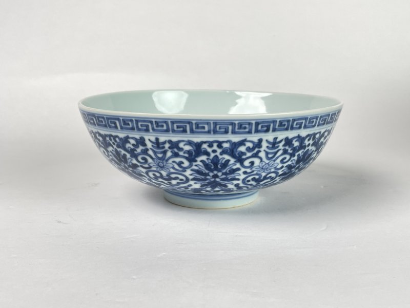清嘉庆 青花缠枝莲纹吉字碗 - 图2