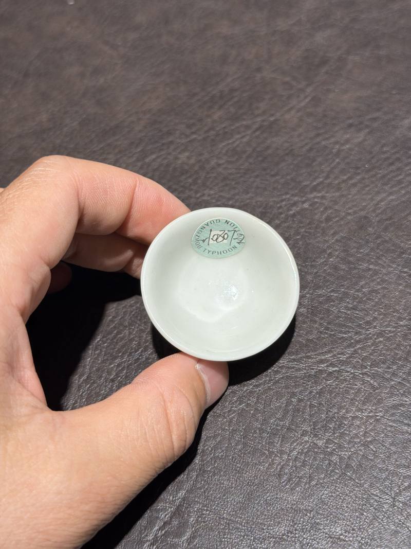 清 粉彩三桃牛眼杯 - 图5