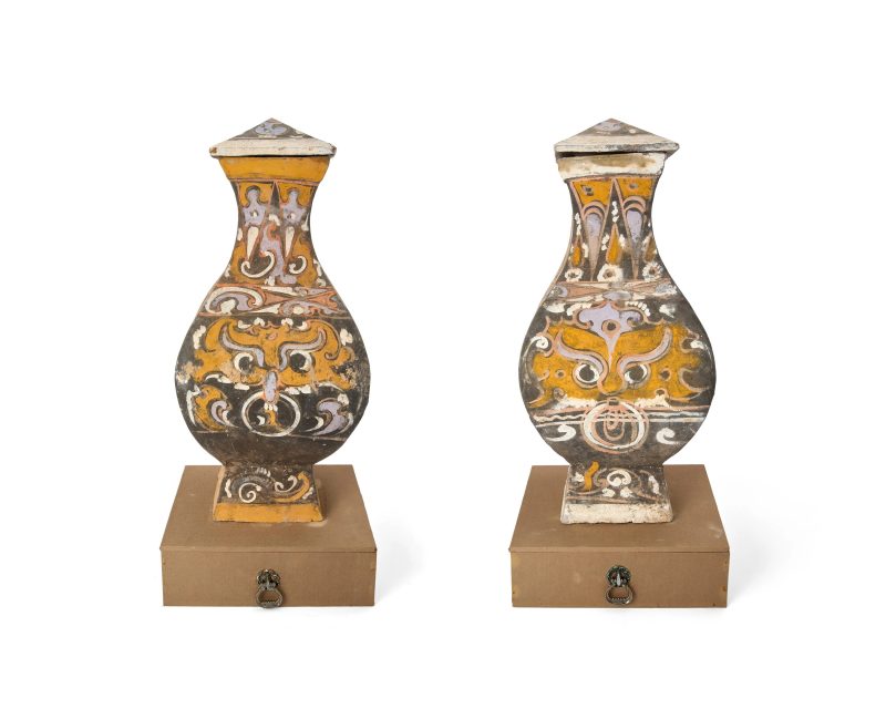 西漢 陶加彩饕餮紋帶蓋方壺一對 | A pair of Chinese painted pottery square jars and covers, fanghu - 图1