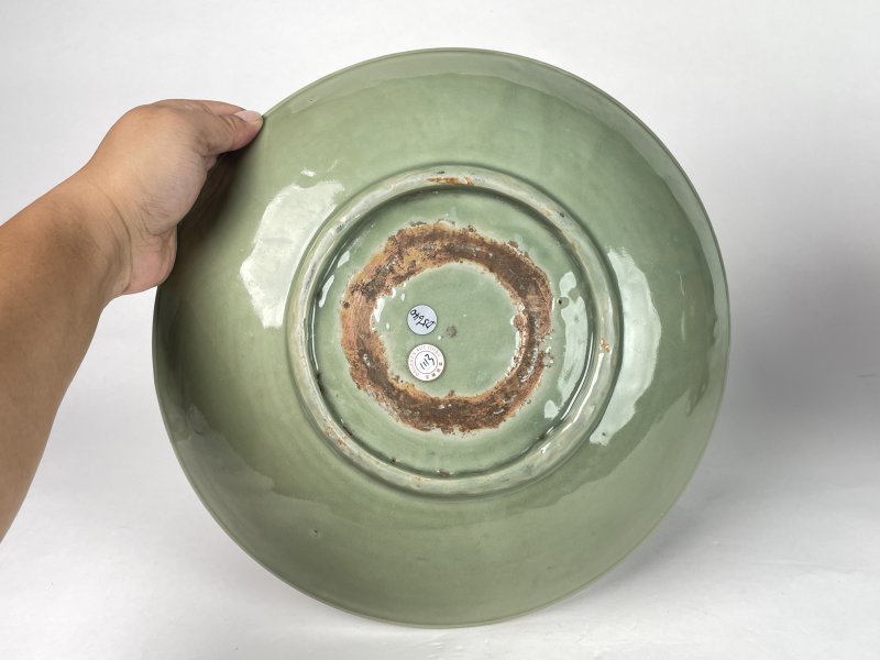 明 龙泉青釉模印花卉纹盘 - 图7