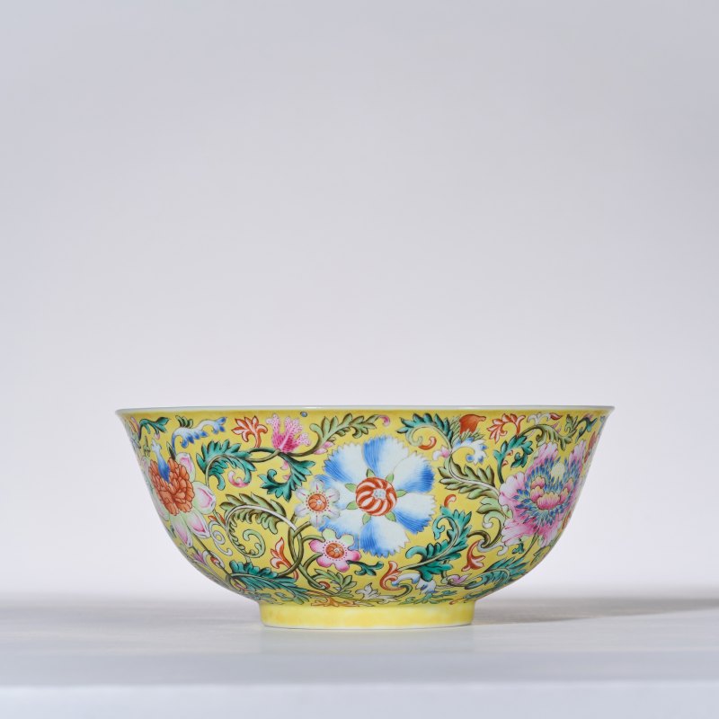 清道光 黄地洋彩缠枝花卉纹碗 - 图6