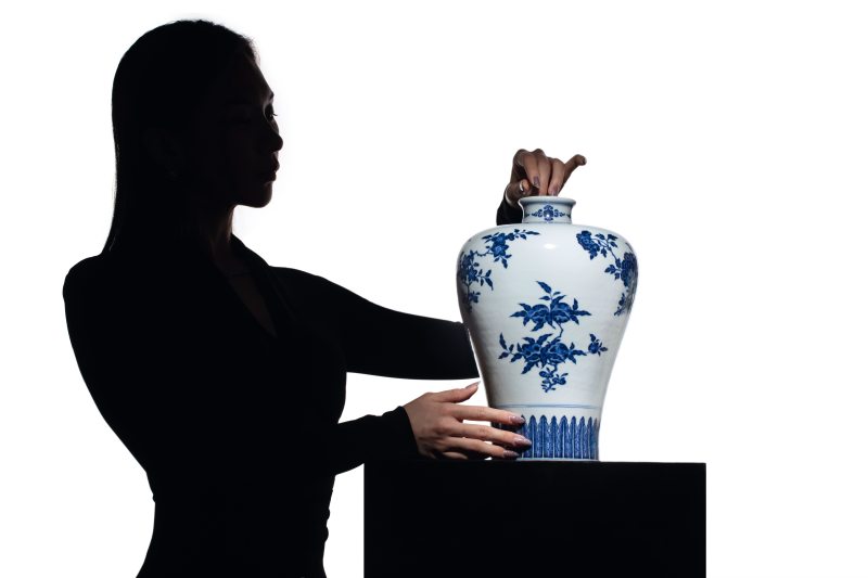清乾隆 青花折枝花果纹梅瓶 - 图5
