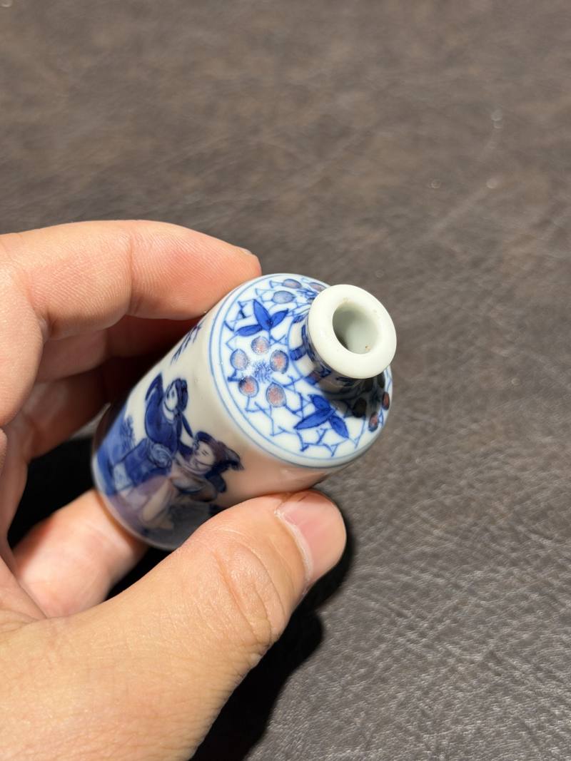 清 青花釉里红人物图鼻烟壶一对 - 图19
