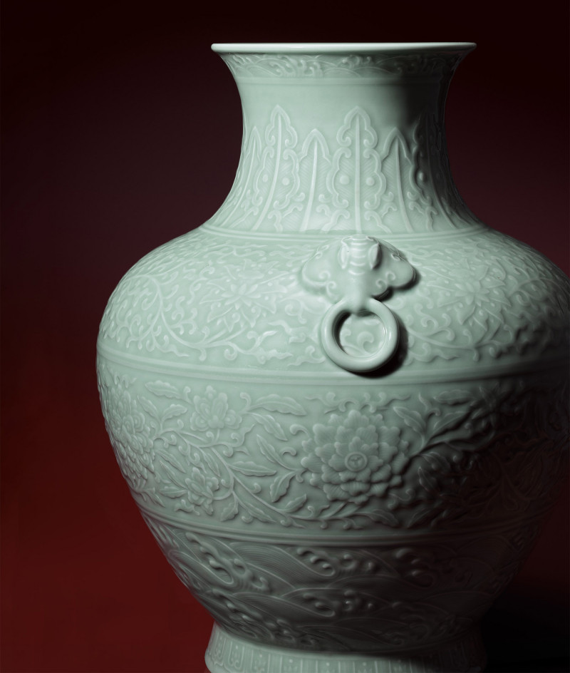 清乾隆  粉青釉番蓮紋獸首銜環耳尊 - 图4