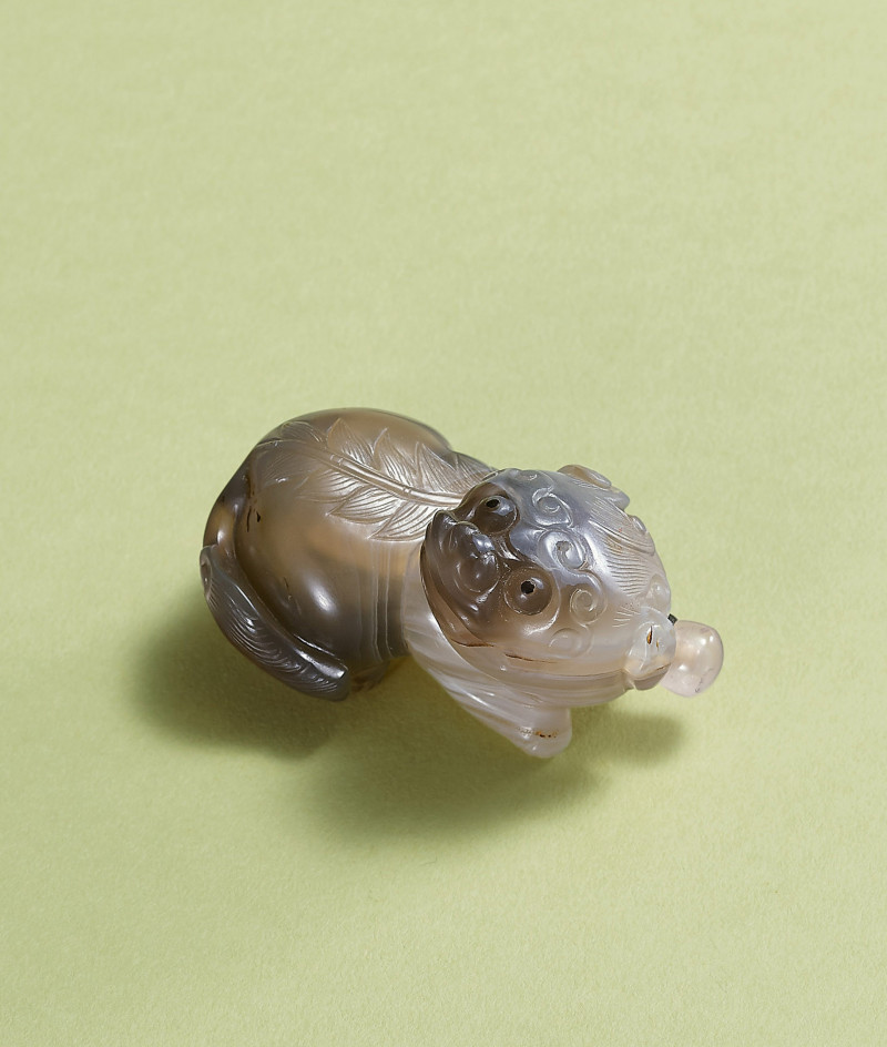 清  瑪瑙瑞獅鼻煙壺