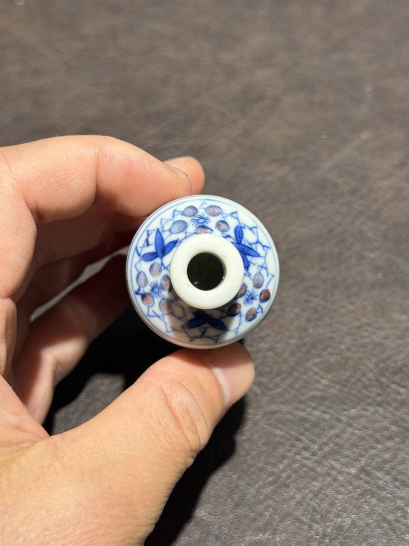 清 青花釉里红人物图鼻烟壶一对 - 图20