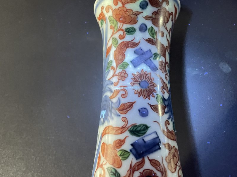 明崇祯 青花加彩长颈瓶 - 图18