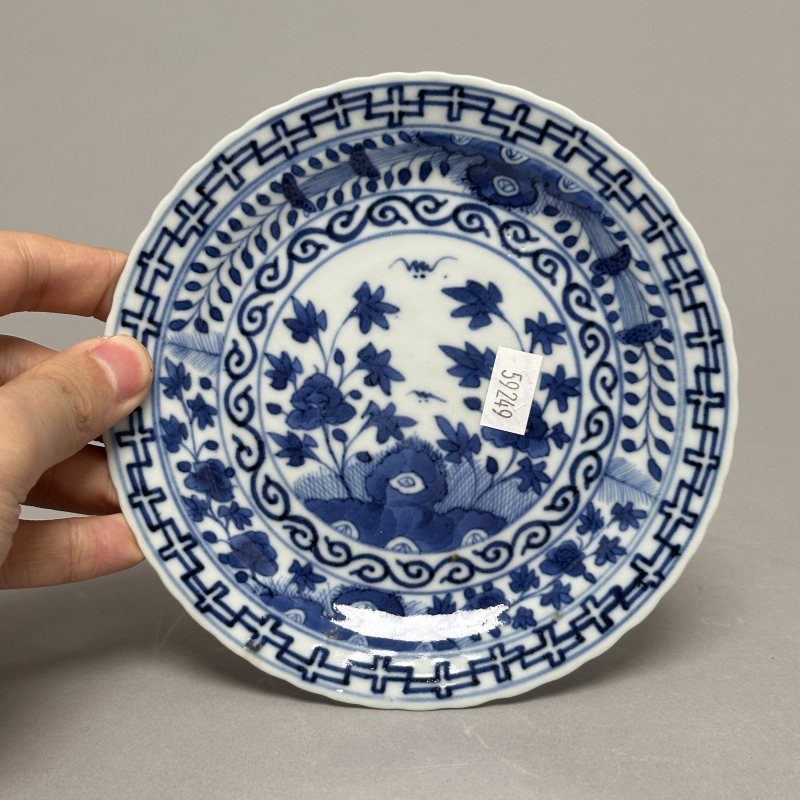 清晚期 青花洞石花卉纹碟一对 - 图6