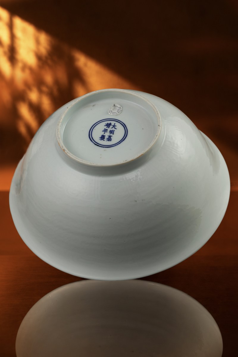 明嘉靖 白釉暗刻凤纹大碗 - 图10