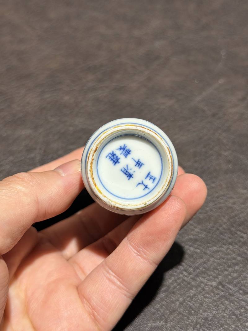 清 青花釉里红人物图鼻烟壶一对 - 图21