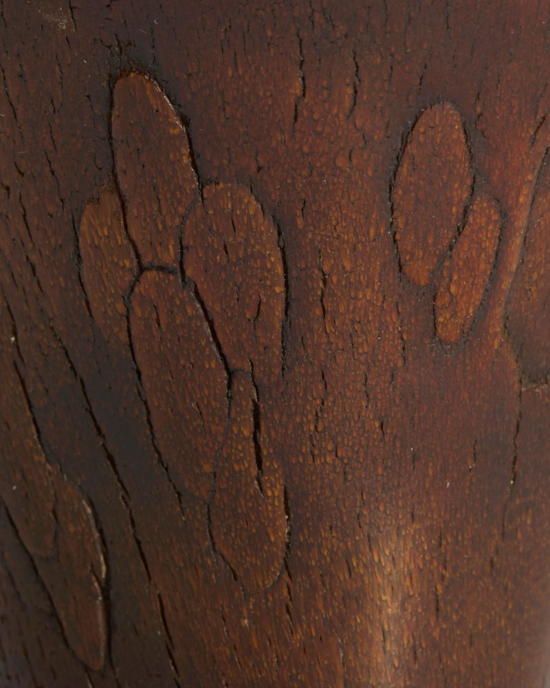 清十七/十八世紀 犀角雕松紋杯 | A Chinese rhinoceros horn ‘pine tree’ libation cup - 图3