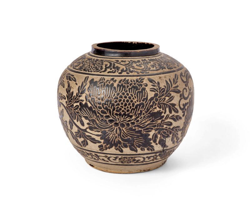 元 磁州窯白地黑花牡丹紋罐 | A Chinese Cizhou sgraffiato ‘peony’ jar