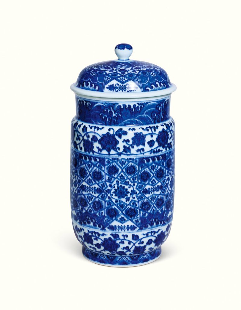 清乾隆 青花锦地花卉纹壮罐 - 图1