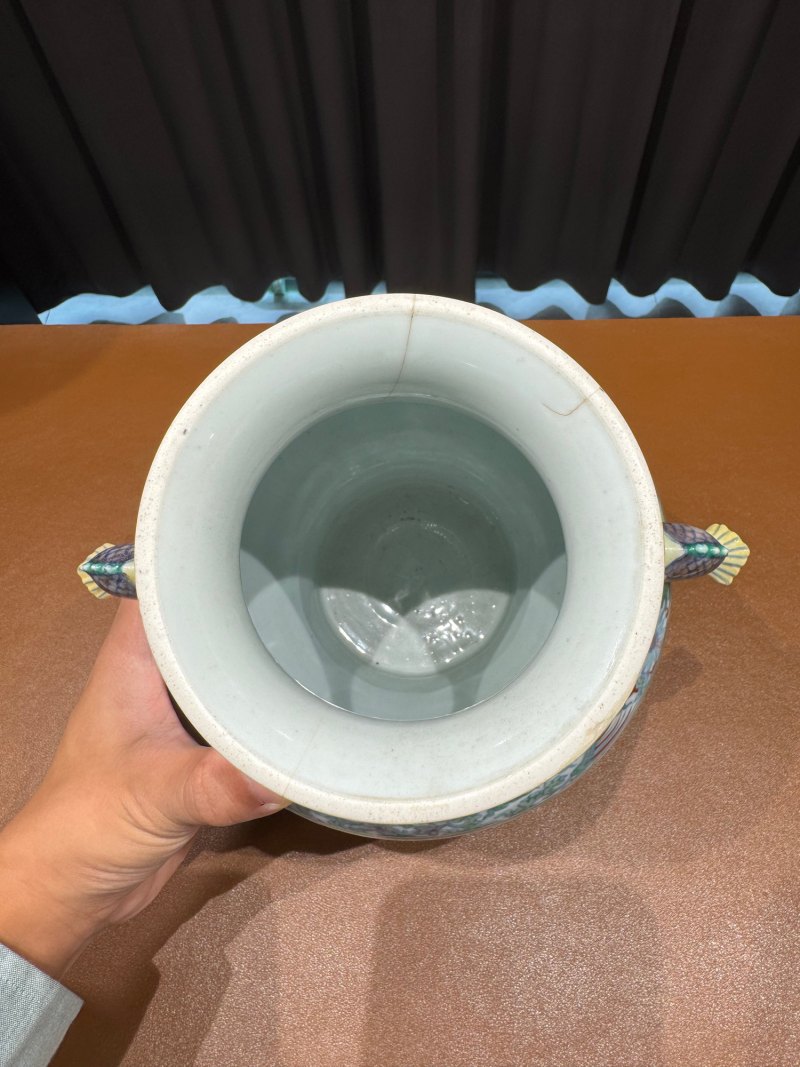 清康熙 斗彩海水瑞兽龙凤纹摩羯鱼耳尊 - 图8