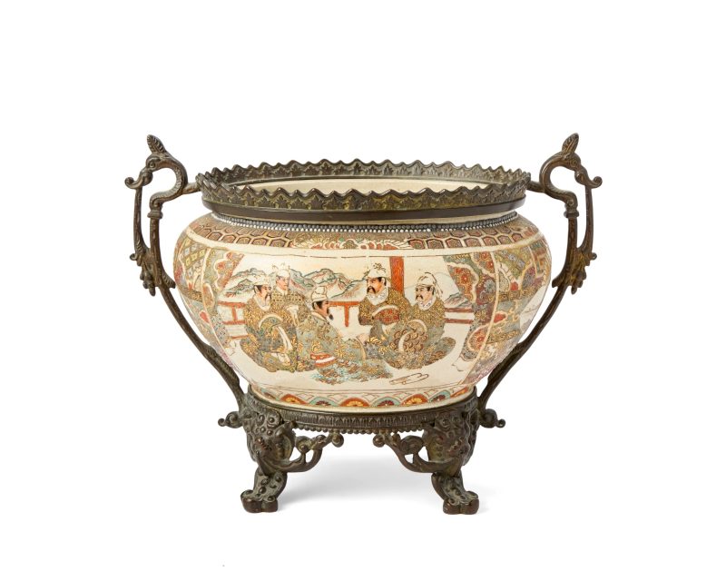 A Japanese Satsuma jar with metal mount - 图2
