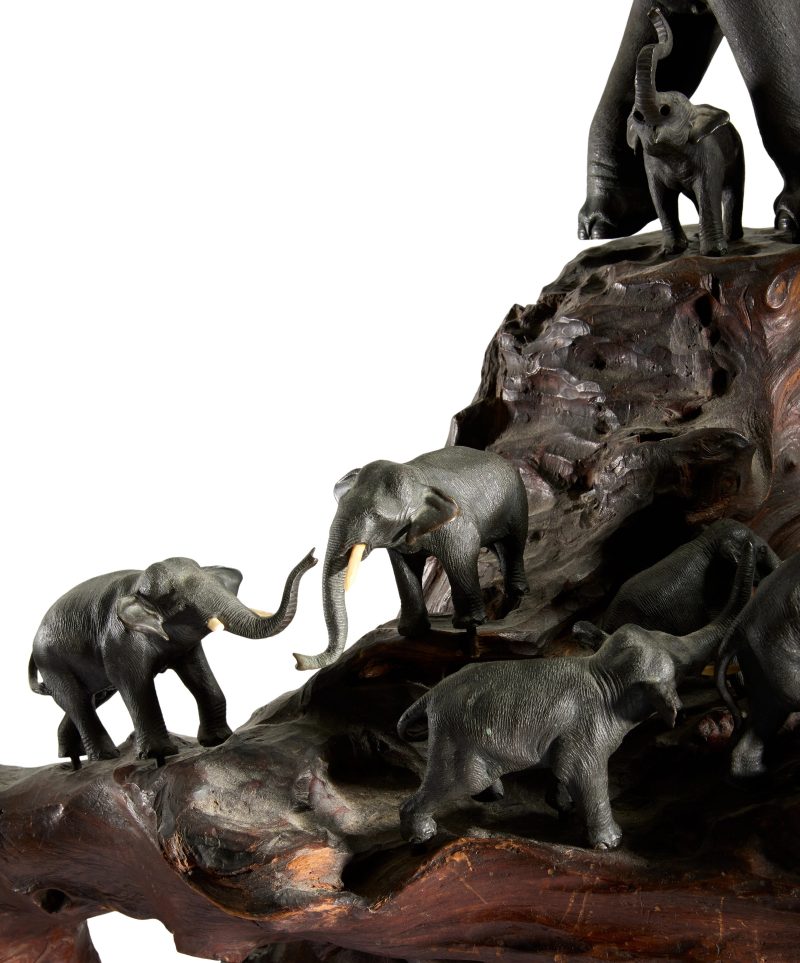 A Japanese bronze okimono group of elephants with fitted wood stand - 图3