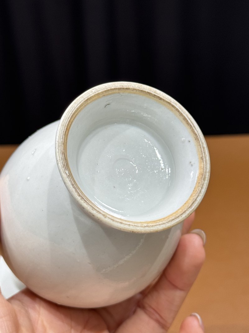 明 白瓷菊花胆瓶 - 图10