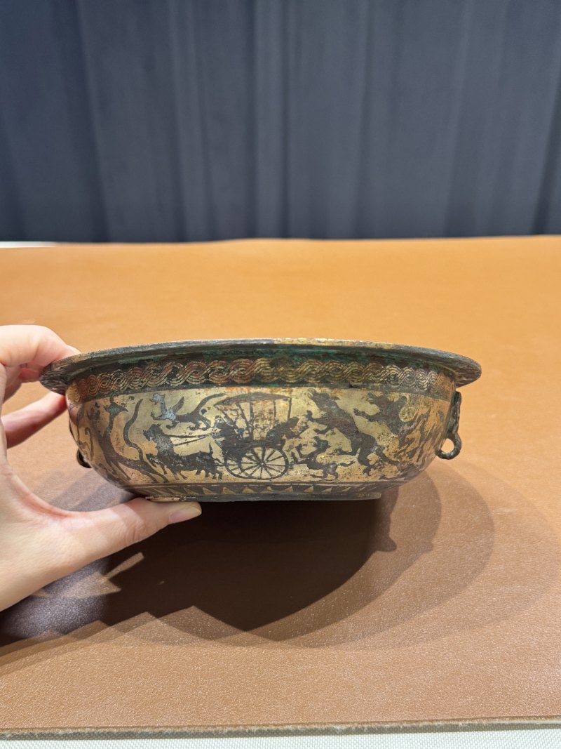 明 铜鎏金错银轩辕驭百兽铺首洗 - 图8