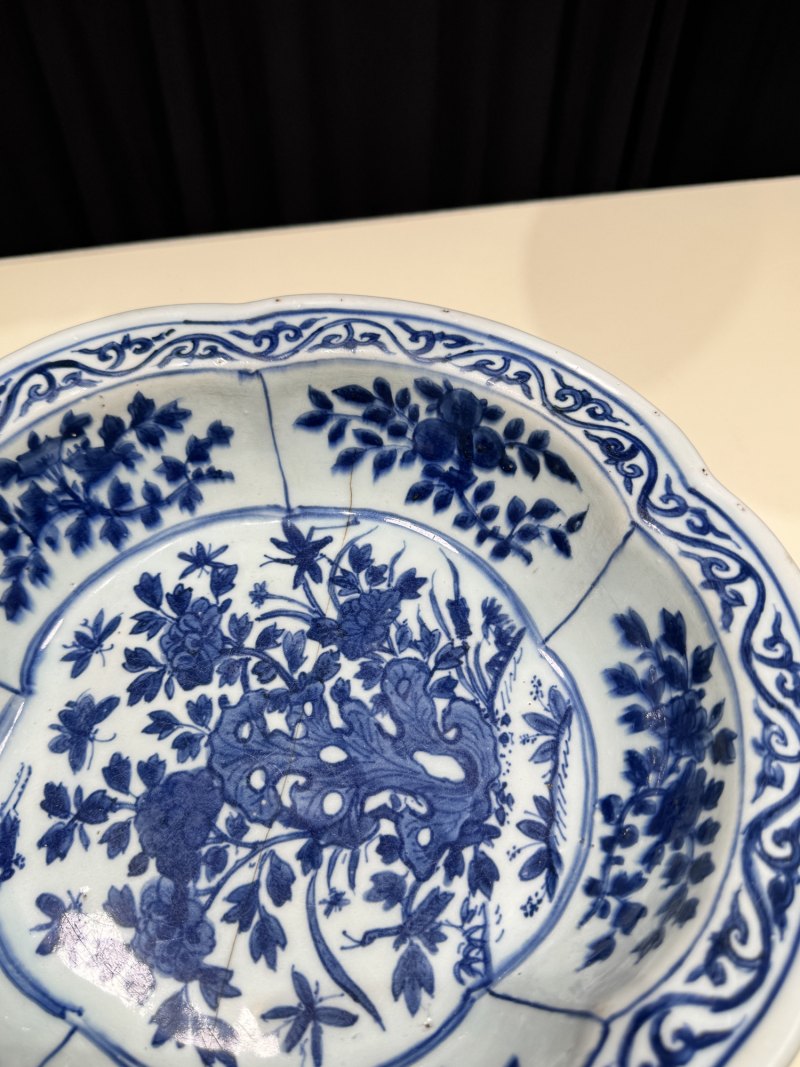明万历 青花花蝶纹花口洗 - 图6