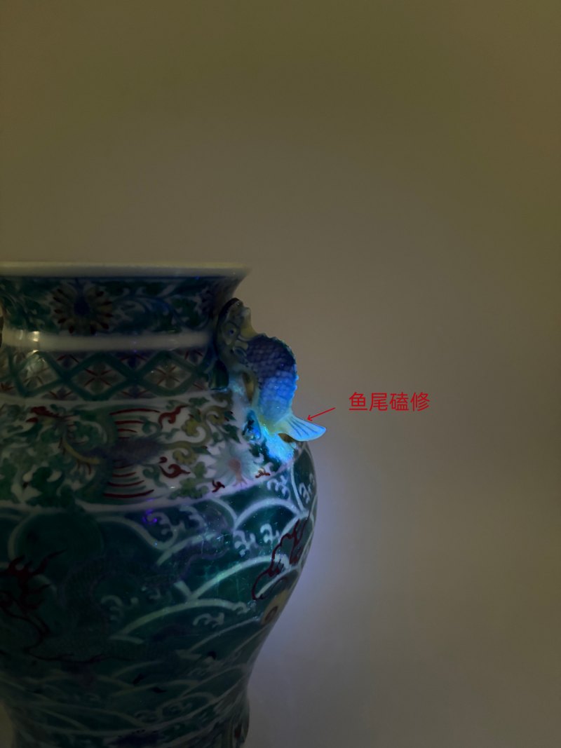 清康熙 斗彩海水瑞兽龙凤纹摩羯鱼耳尊 - 图14