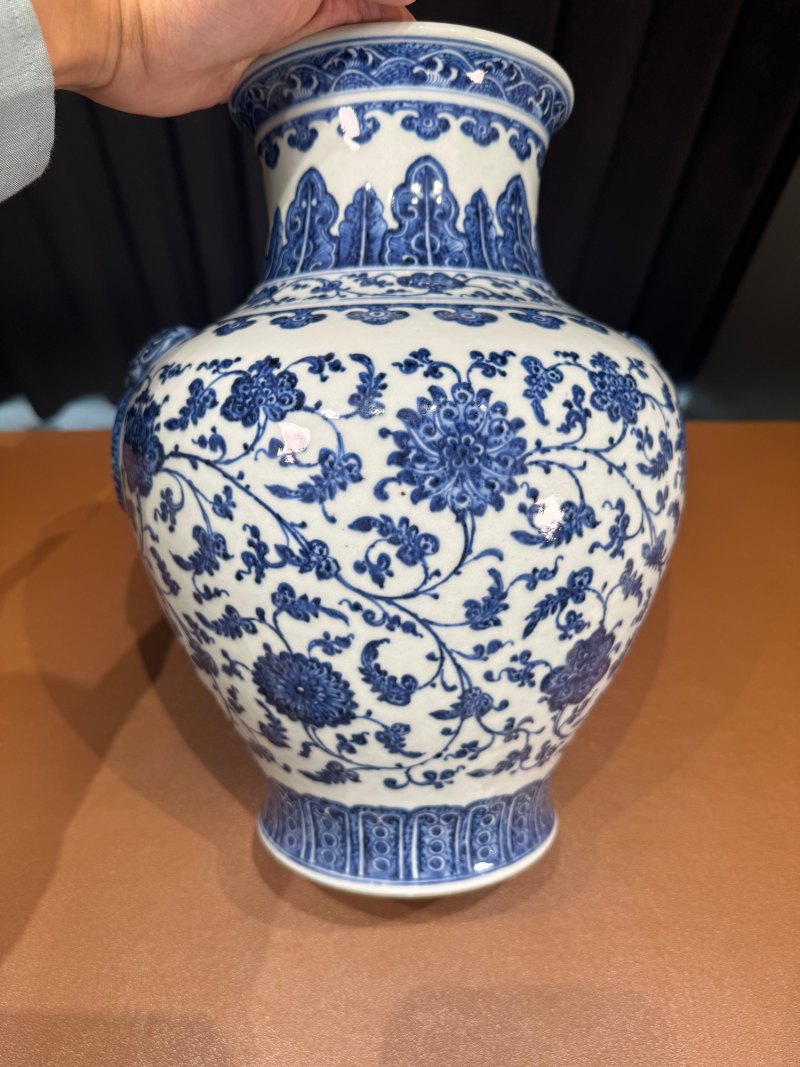清雍正-乾隆 青花缠枝花卉纹铺首尊 - 图2