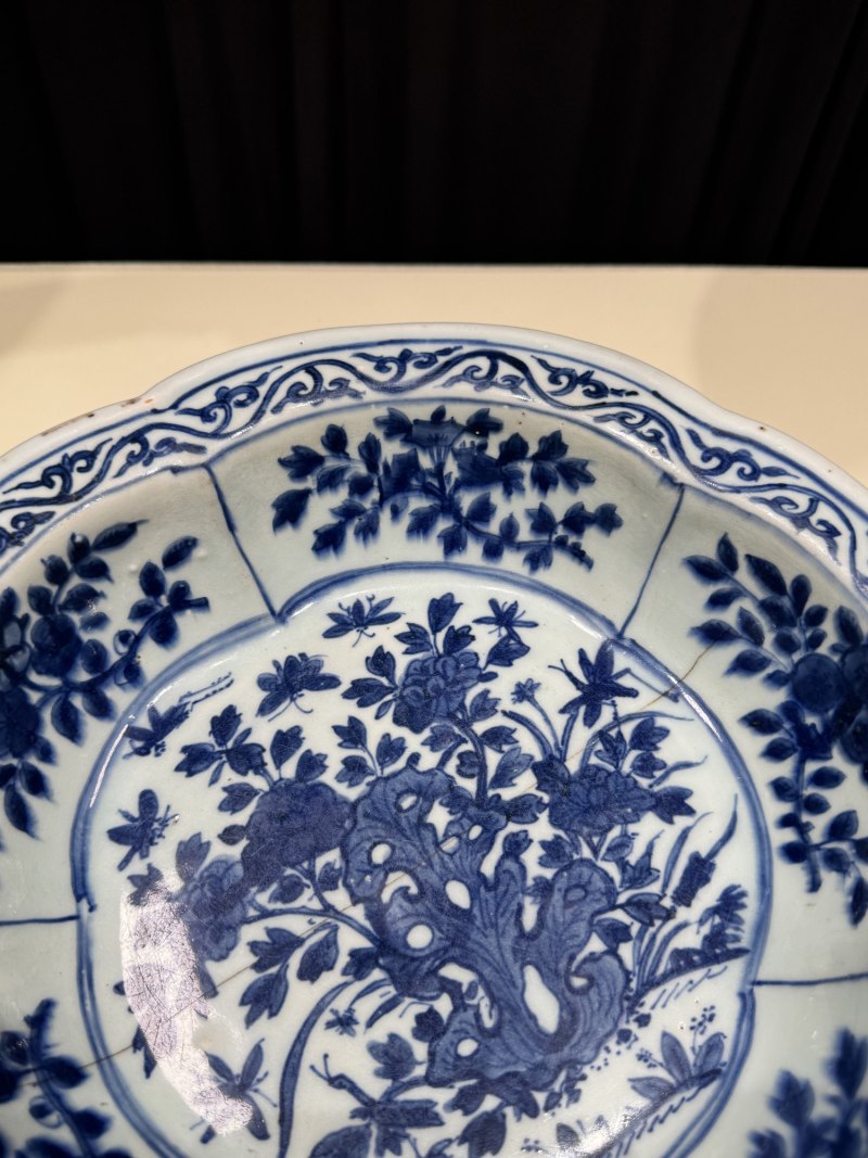 明万历 青花花蝶纹花口洗 - 图7