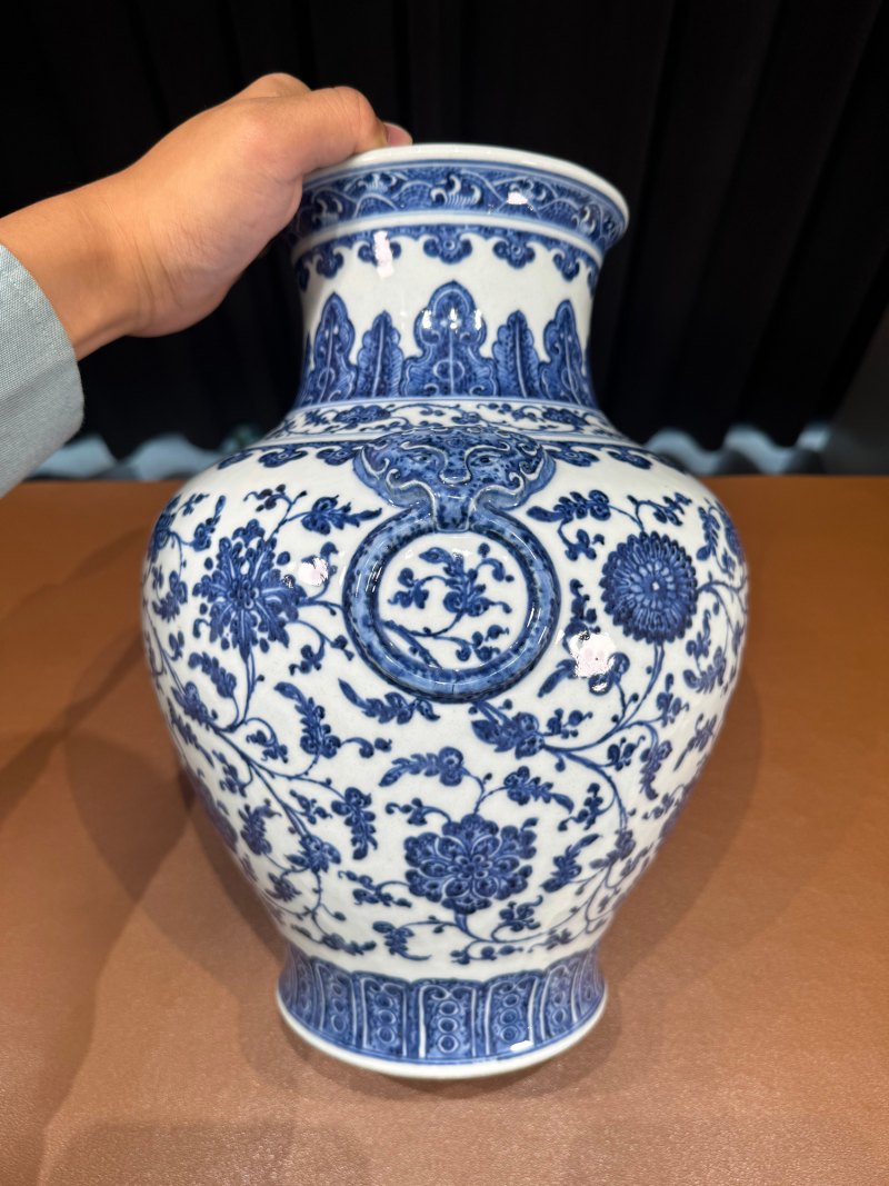 清雍正-乾隆 青花缠枝花卉纹铺首尊 - 图3