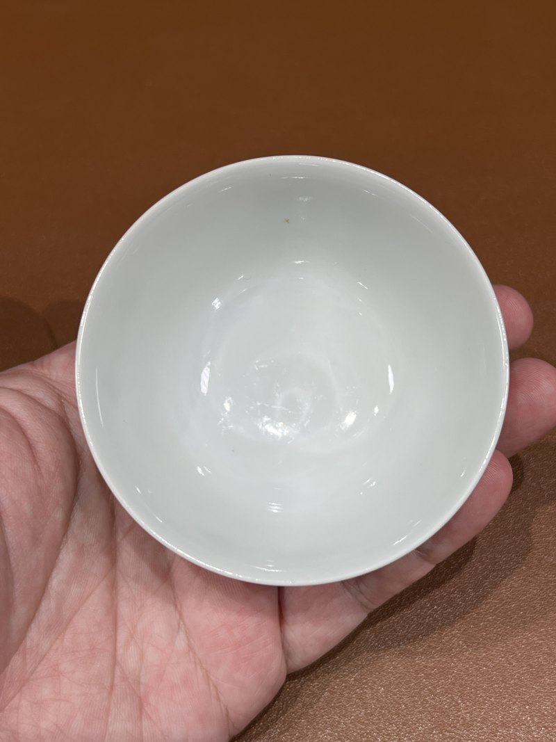 清乾隆 青花矾红莲纹杯 - 图6