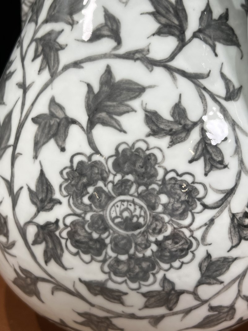 明洪武 釉里红缠枝花卉纹执壶 - 图10
