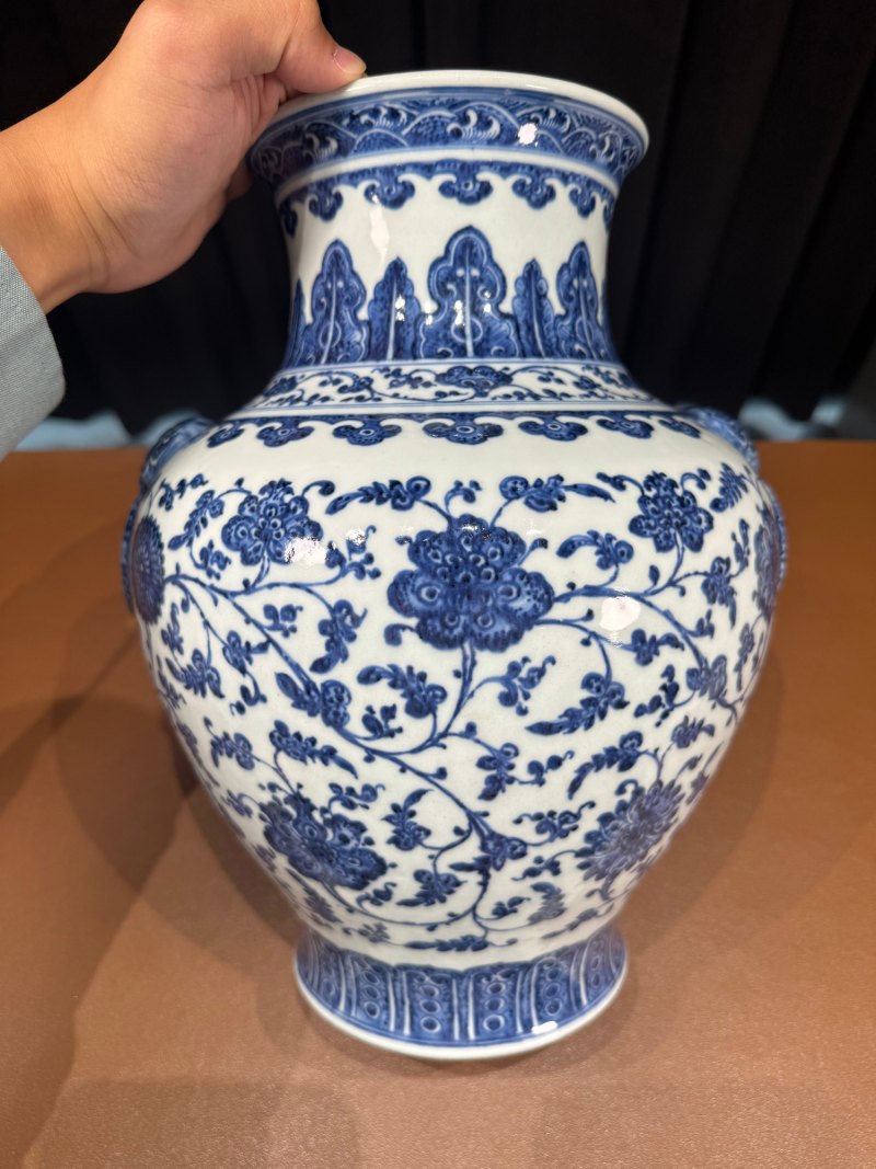 清雍正-乾隆 青花缠枝花卉纹铺首尊 - 图4