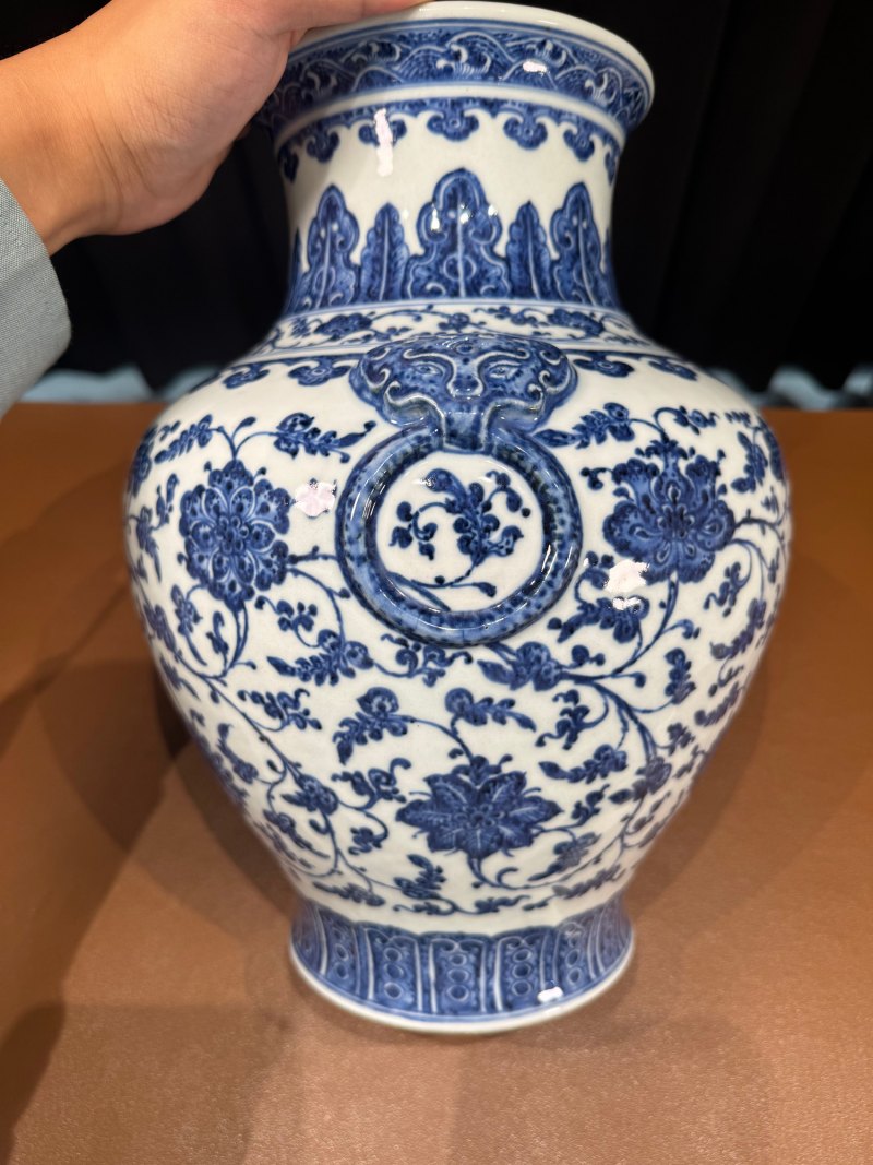 清雍正-乾隆 青花缠枝花卉纹铺首尊 - 图5