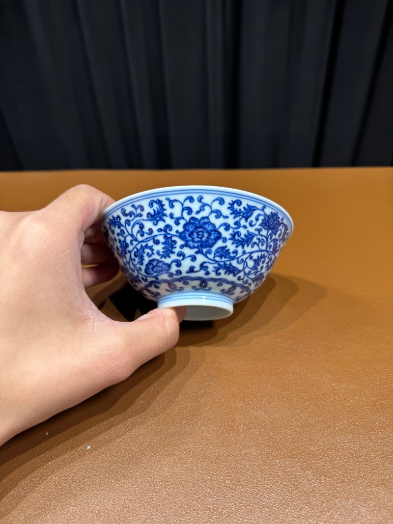 清雍正 青花缠枝花卉纹碗一对 - 图3
