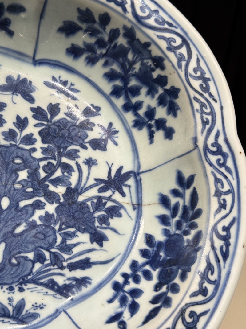 明万历 青花花蝶纹花口洗 - 图11