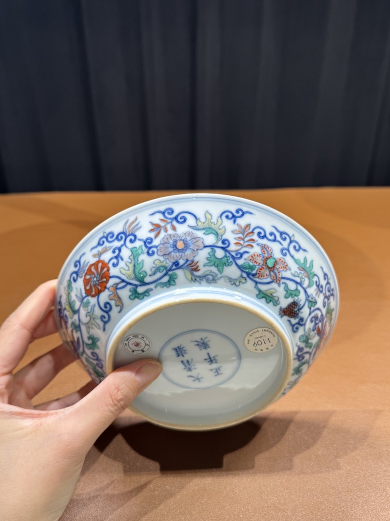 清雍正 斗彩缠枝花卉纹盘 - 图7
